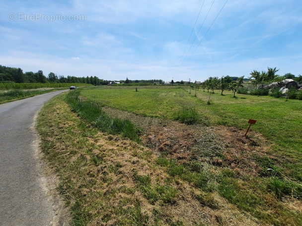 Terrain à LA FERE