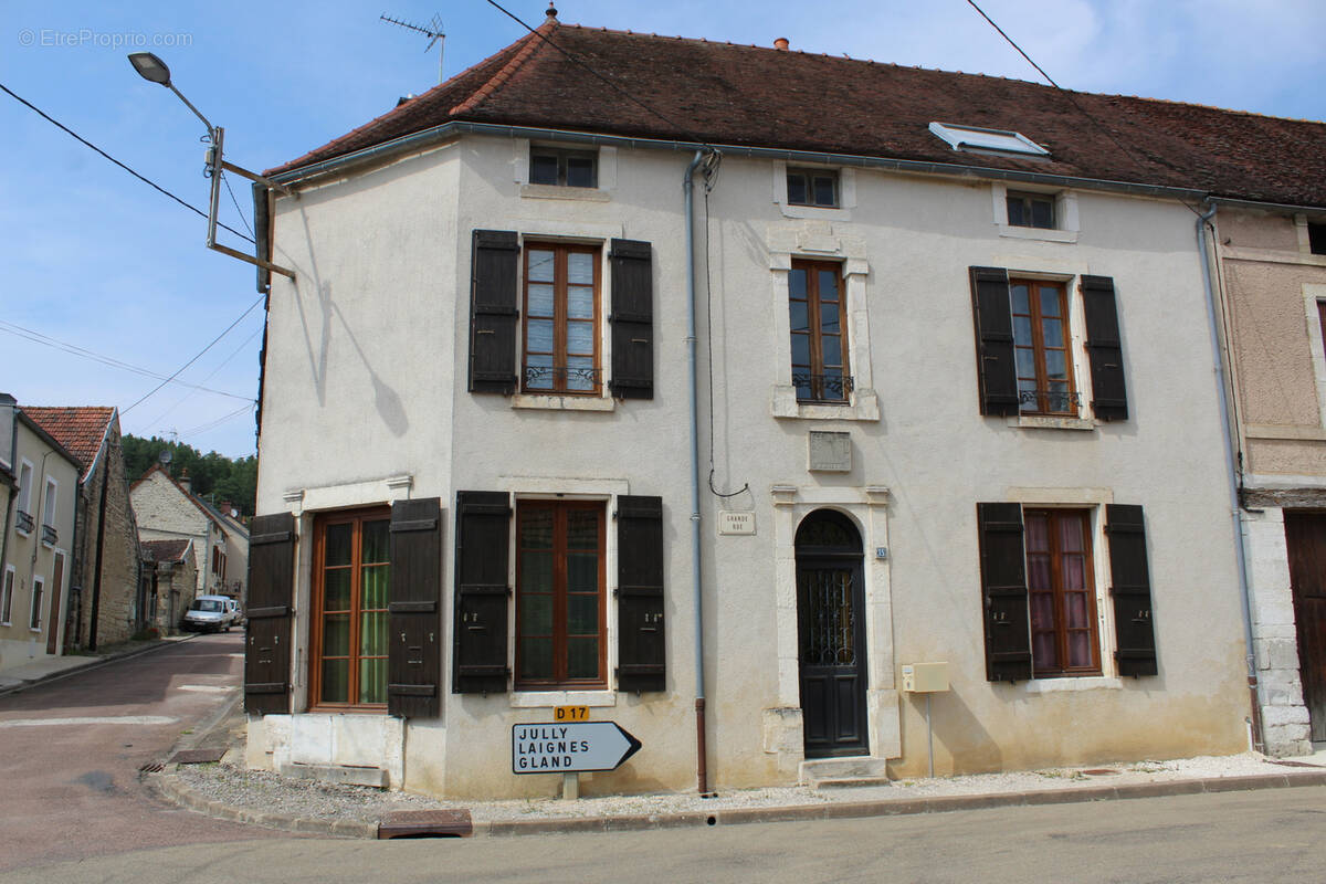 Maison à STIGNY