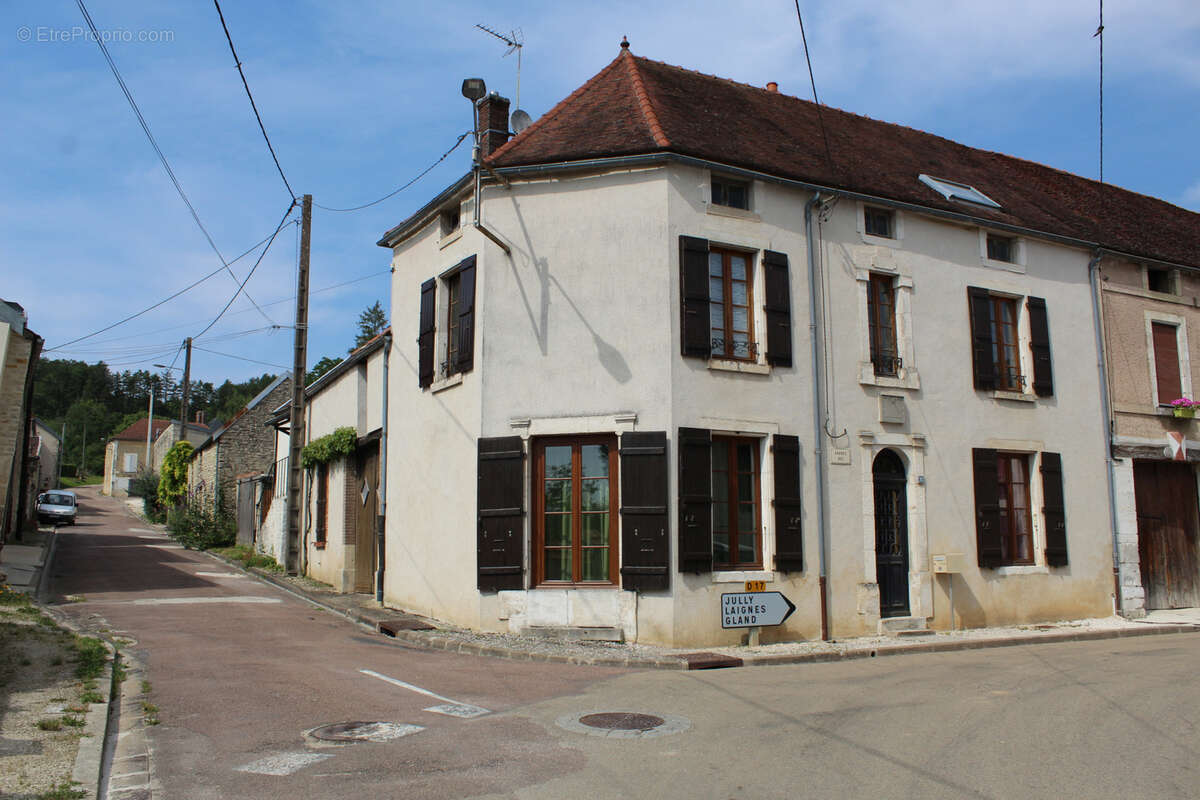 Maison à STIGNY