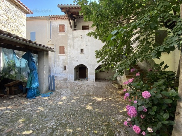 Maison à ALLEGRE-LES-FUMADES