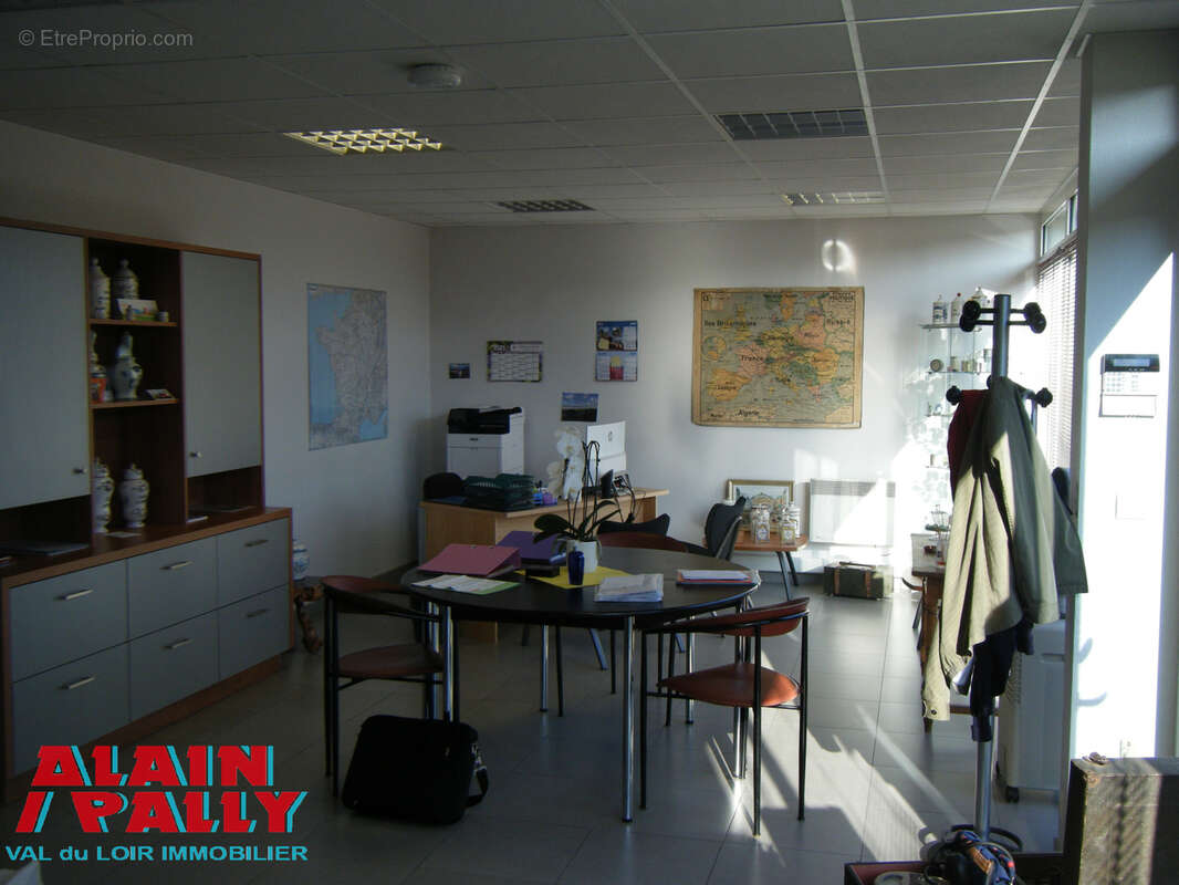 Commerce à CLOYES-SUR-LE-LOIR