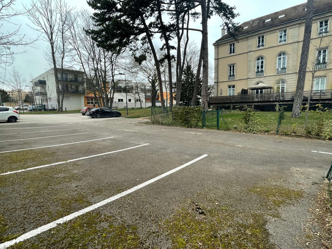 Parking à TALANT