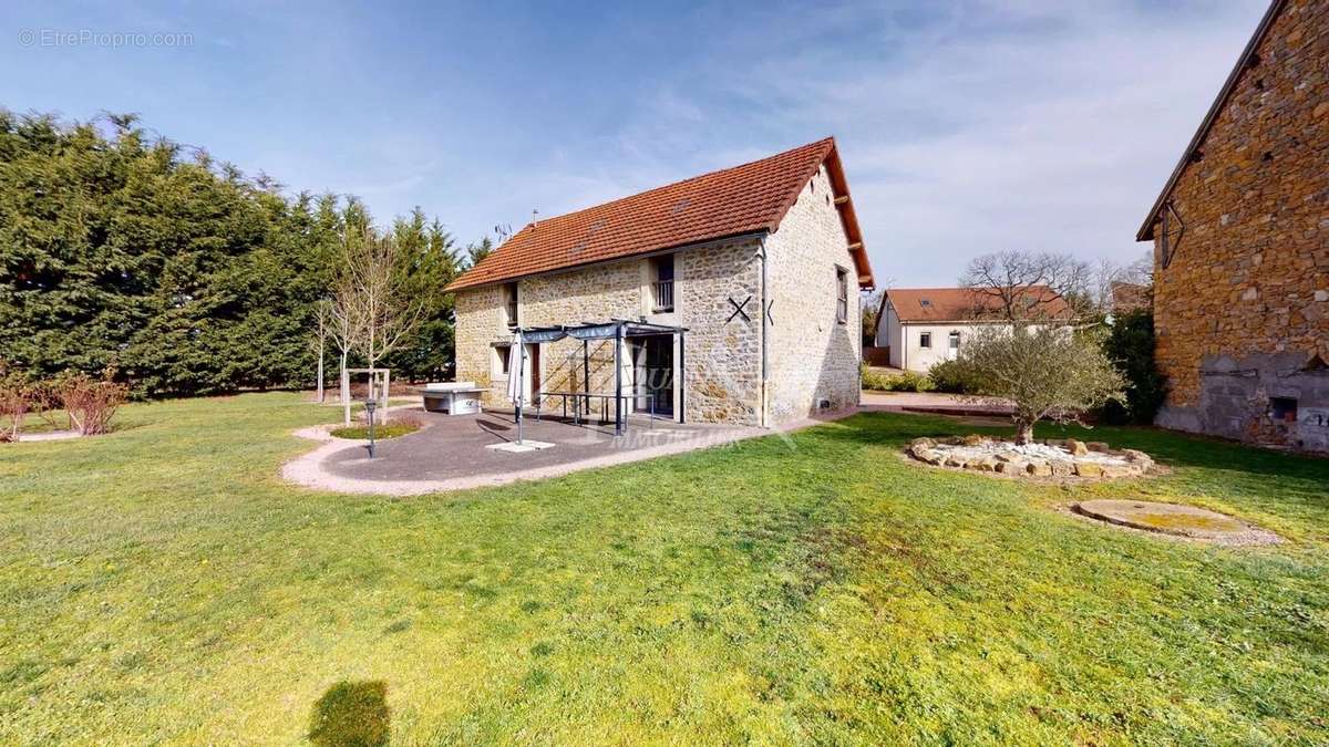 Maison à LUCENAY-LES-AIX