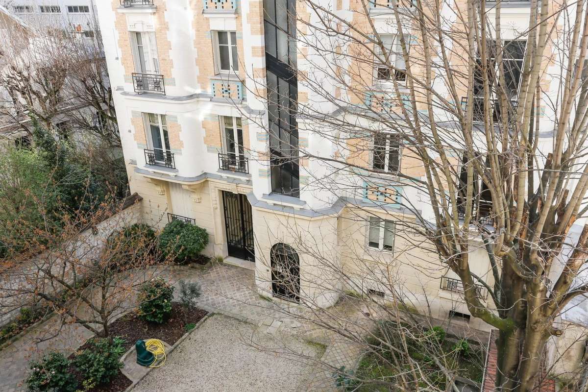 Appartement à PARIS-16E