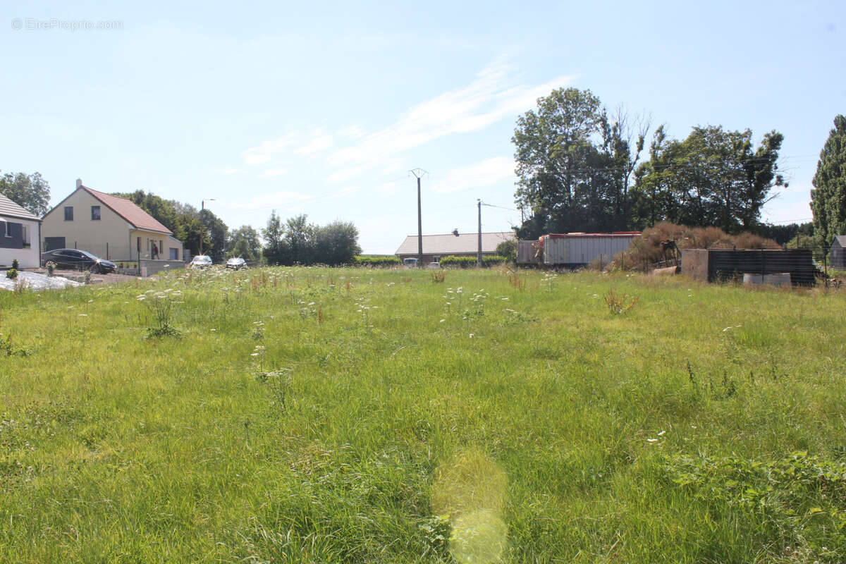 Terrain à MONCHY-AU-BOIS