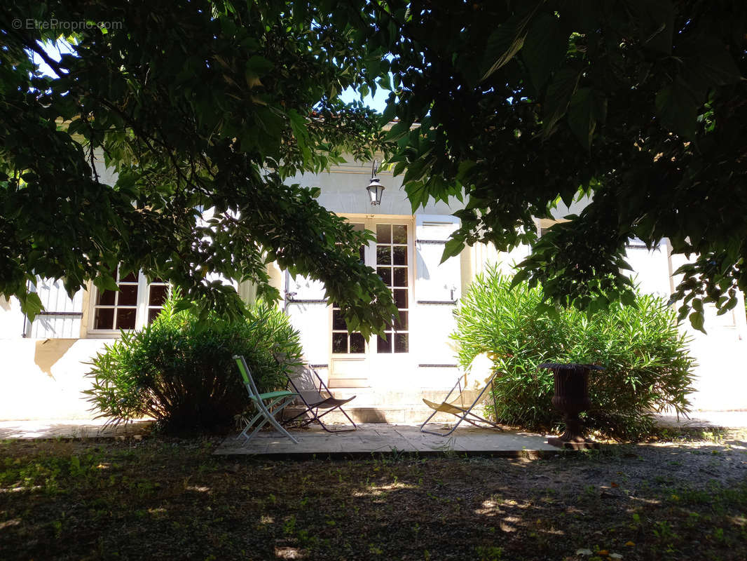 Maison à SAINT-CHRISTOLY-DE-BLAYE