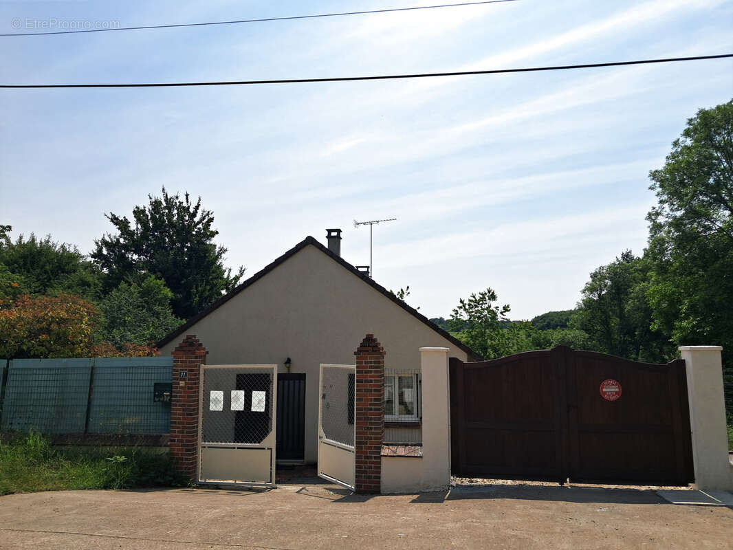 Maison à FAVERELLES