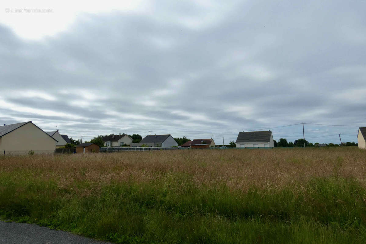 Terrain à BERVILLE-LA-CAMPAGNE