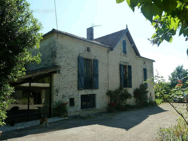 Maison à MONTAIGU-DE-QUERCY