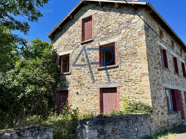 Maison à CHAMPAGNAC-LE-VIEUX