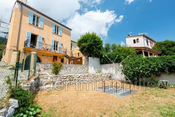 Maison à TOURRETTES-SUR-LOUP