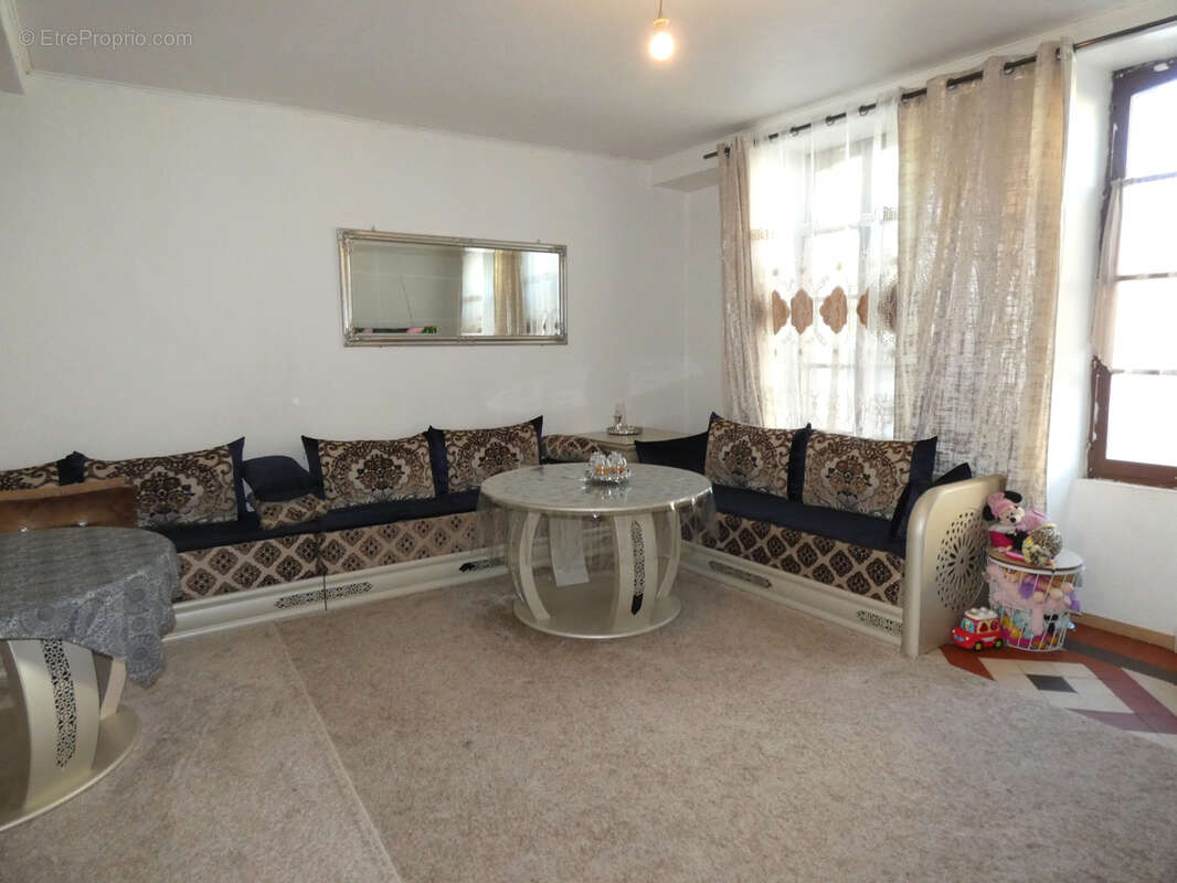 Maison à LAROCHE-SAINT-CYDROINE