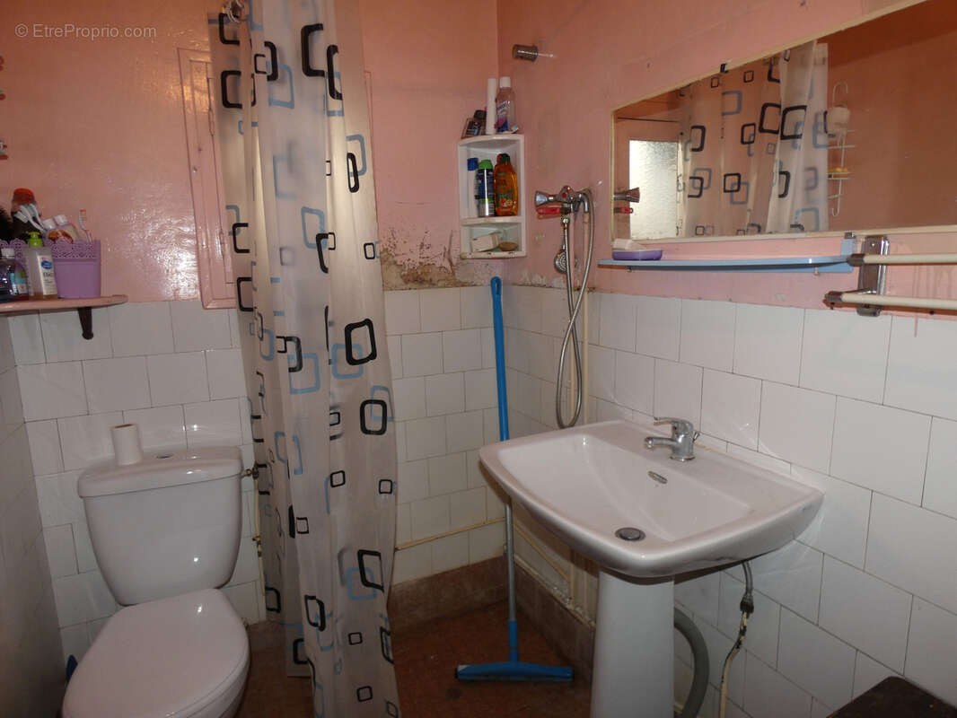 Maison à LAROCHE-SAINT-CYDROINE