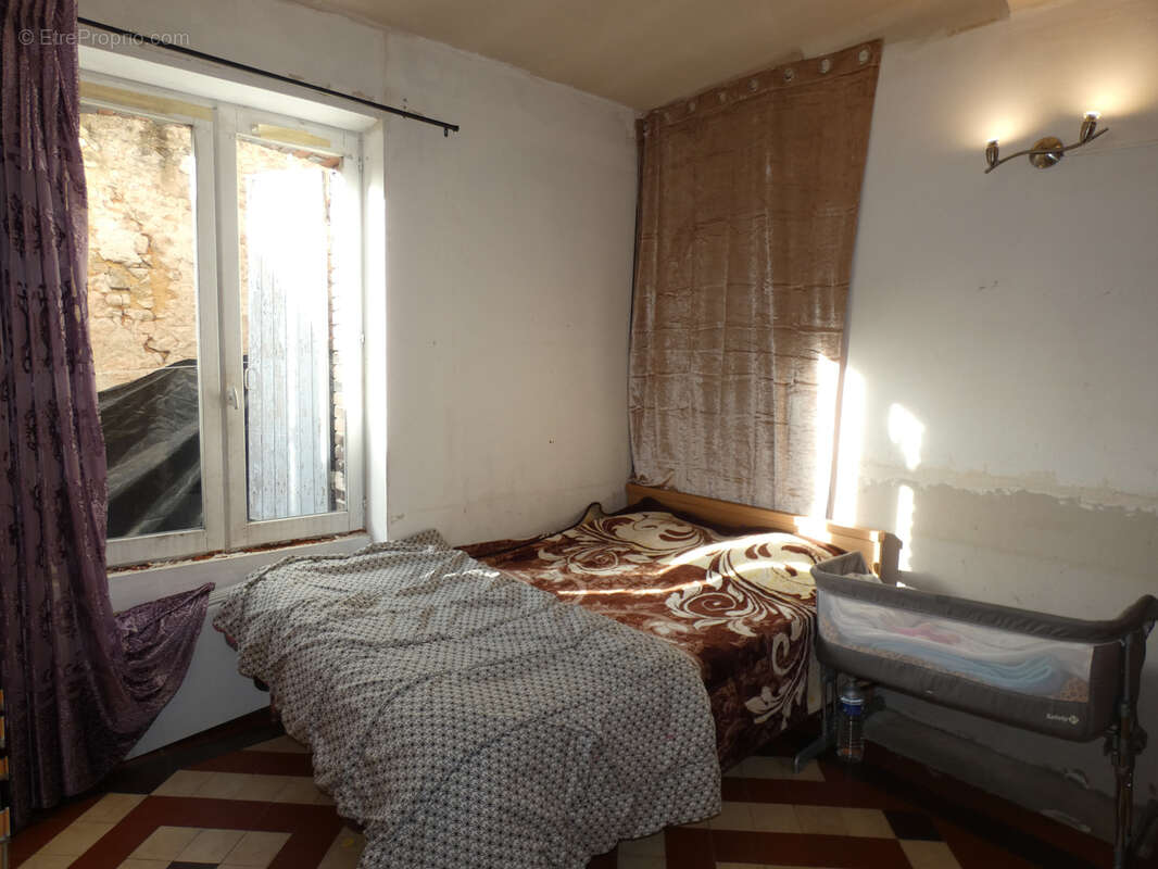 Maison à LAROCHE-SAINT-CYDROINE