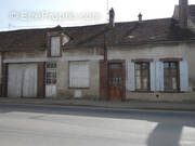Maison à LAROCHE-SAINT-CYDROINE