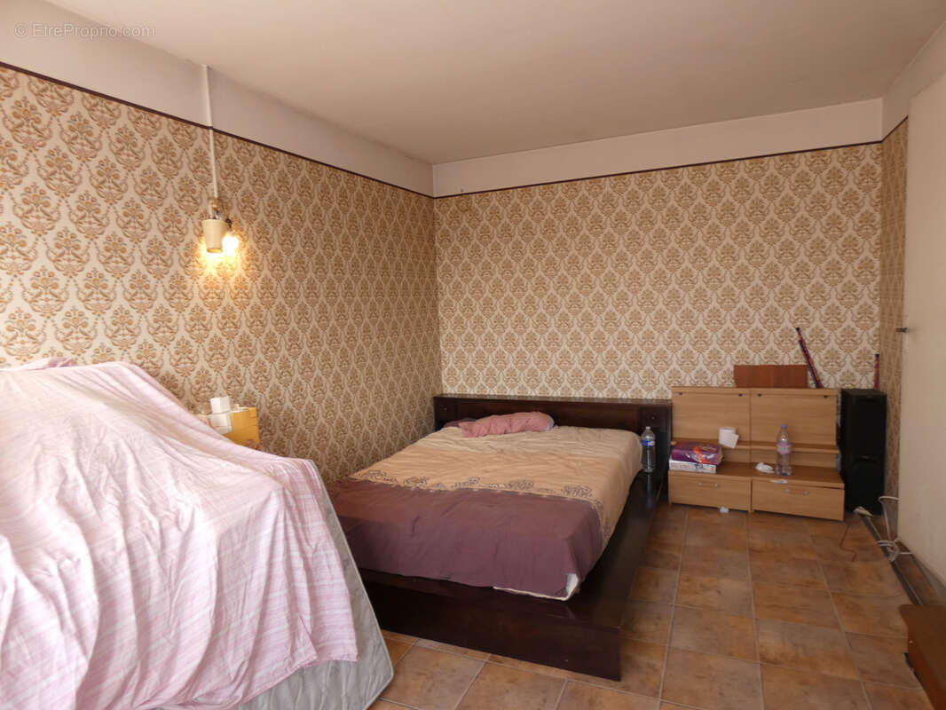 Maison à LAROCHE-SAINT-CYDROINE