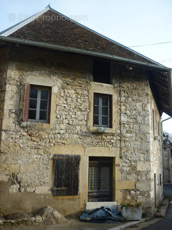Maison à VIRIEU-LE-GRAND