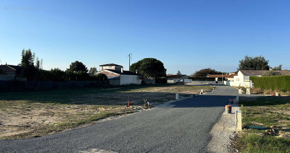 Terrain à VAUX-SUR-MER
