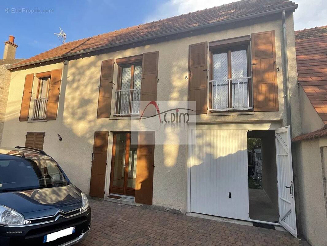 Maison à DAMMARIE-LES-LYS