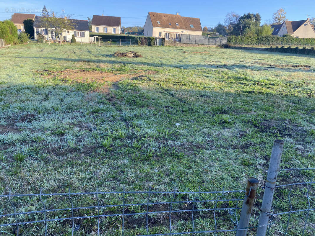 Terrain à LE BREIL-SUR-MERIZE