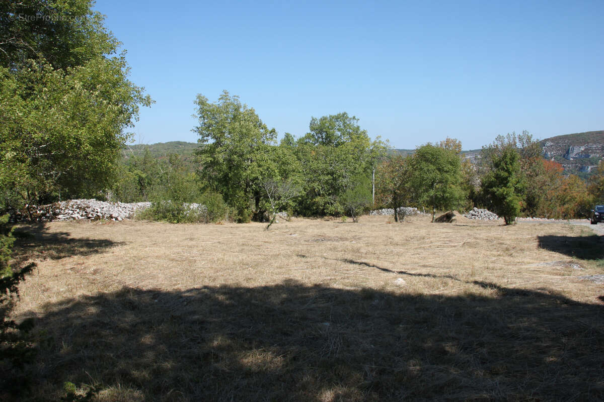 Terrain à MARCILHAC-SUR-CELE