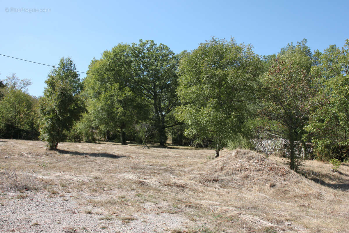 Terrain à MARCILHAC-SUR-CELE