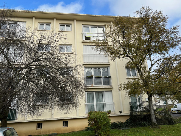 Appartement à SAINTE-GENEVIEVE-DES-BOIS