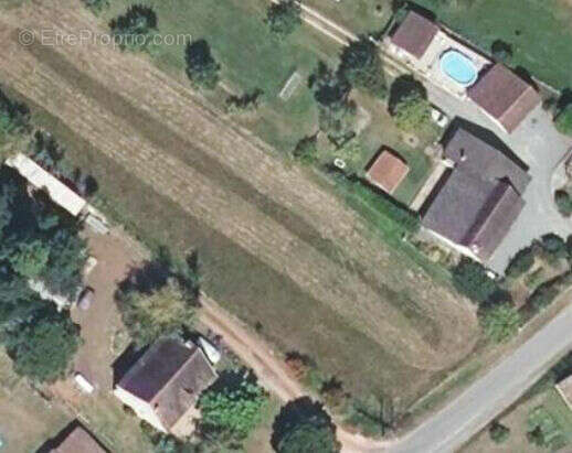 Terrain à SAINT-BARTHELEMY-DE-BELLEGARDE