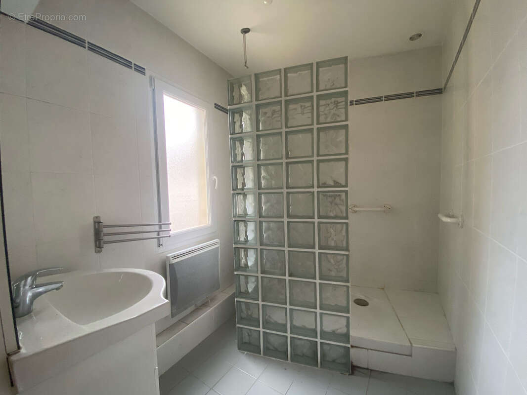 Maison à CAMARET-SUR-AIGUES