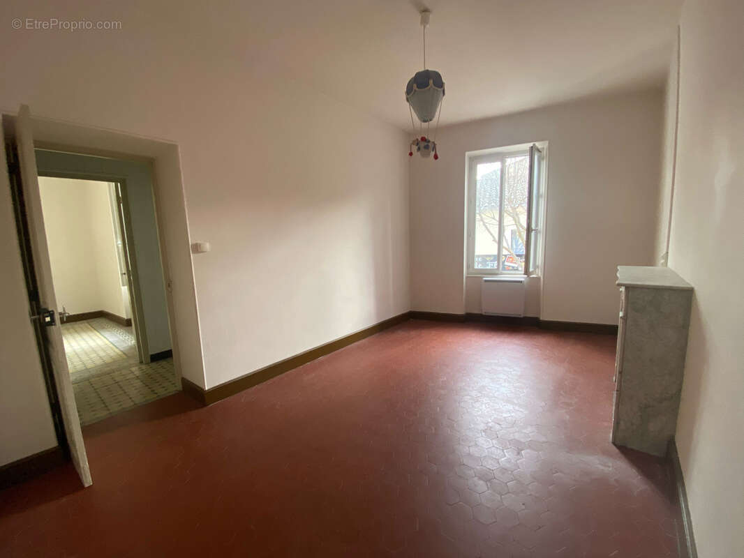 Maison à CAMARET-SUR-AIGUES