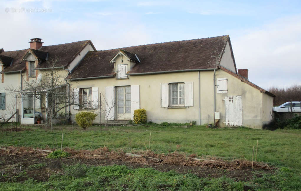 Maison à SAINT-YRIEIX-LA-PERCHE