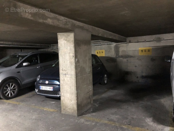 Parking à PARIS-12E