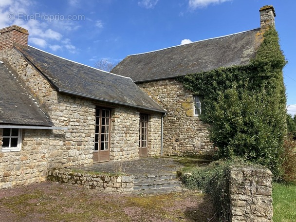 Maison à SAINT-CALAIS-DU-DESERT