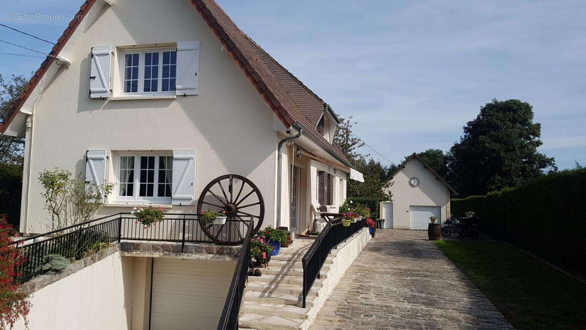 Maison à BOURG-ACHARD