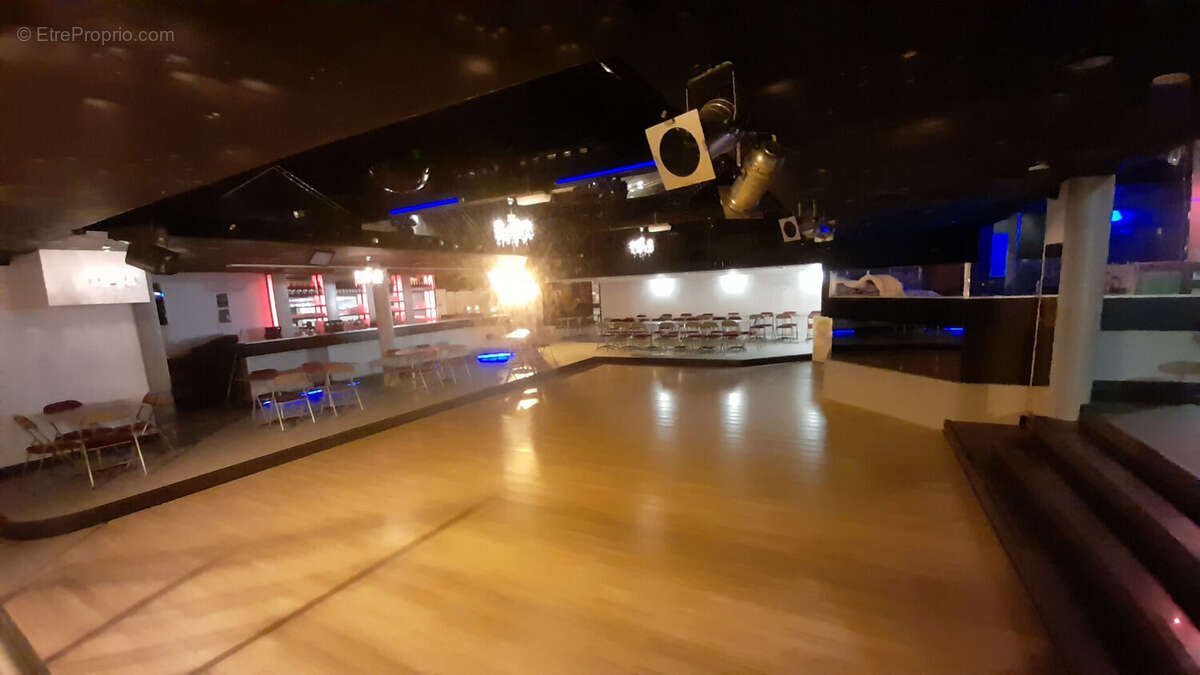 Commerce à SAINT-LEONARD-DE-NOBLAT