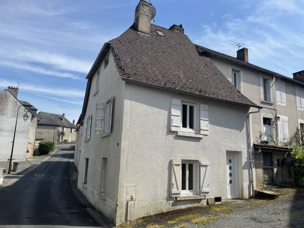 Maison à ARNAC-POMPADOUR