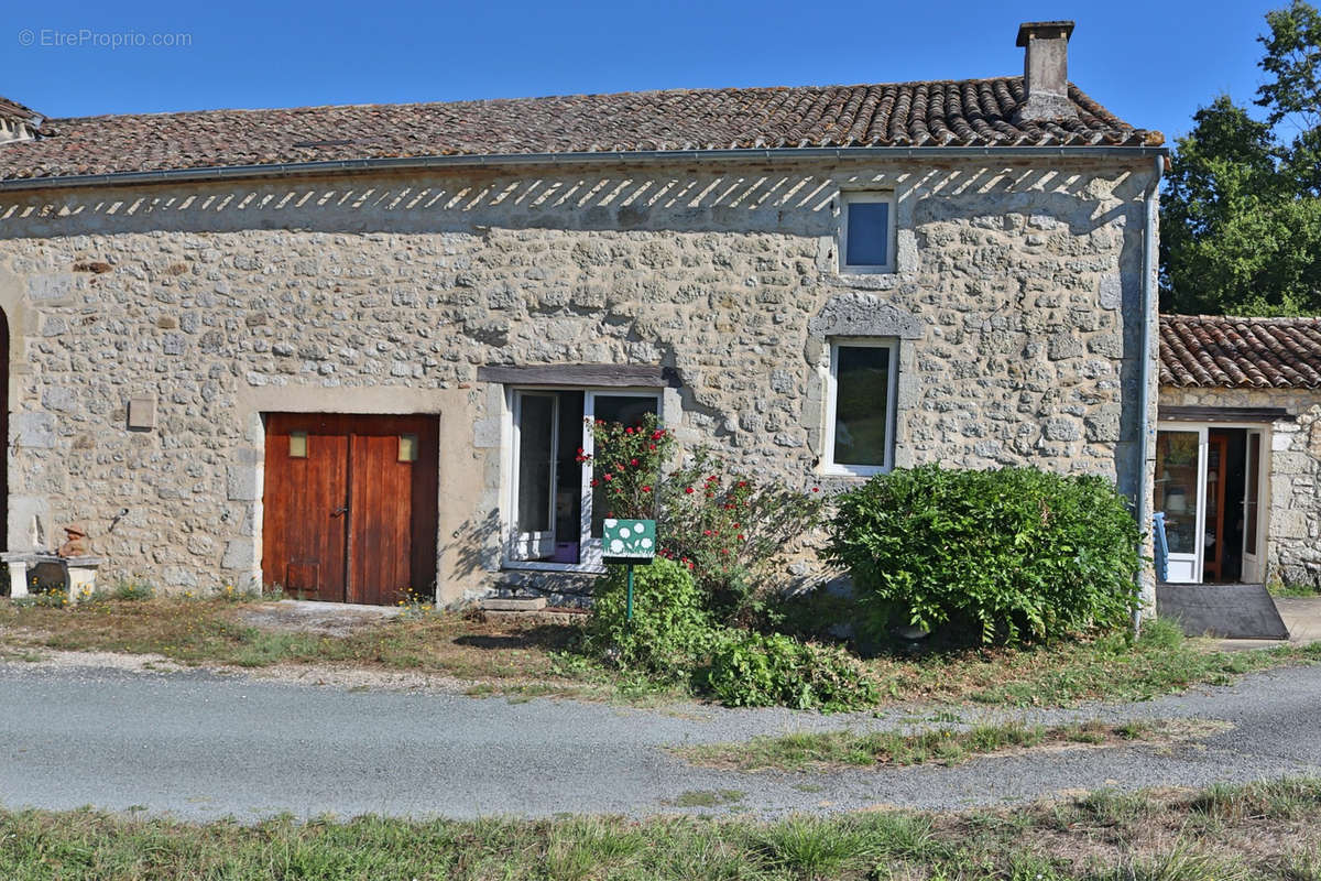 Maison à NASTRINGUES