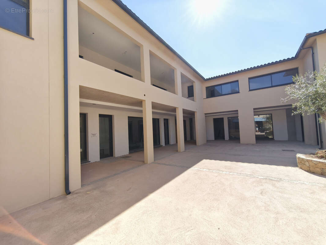 Commerce à PIETROSELLA