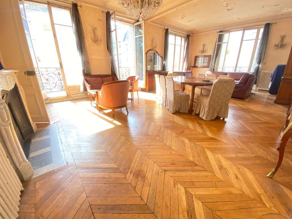 Appartement a louer paris-3e-arrondissement - 5 pièce(s) - 140 m2 - Surfyn