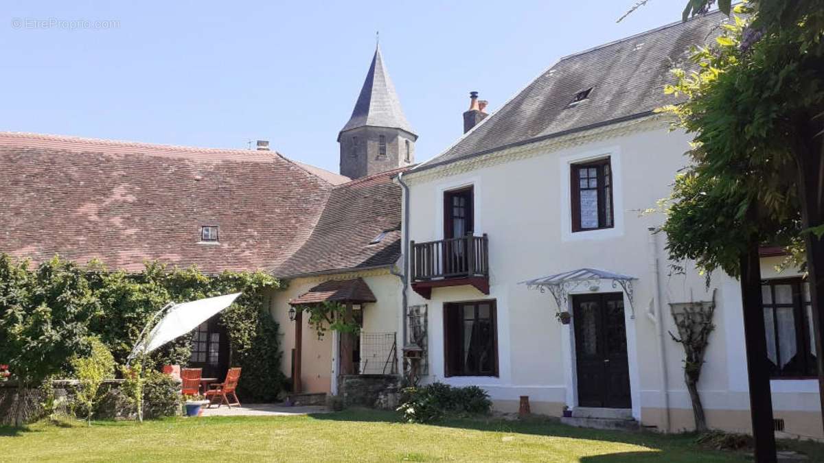 La maison et annex - Maison à SAINT-PRIEST-LES-FOUGERES