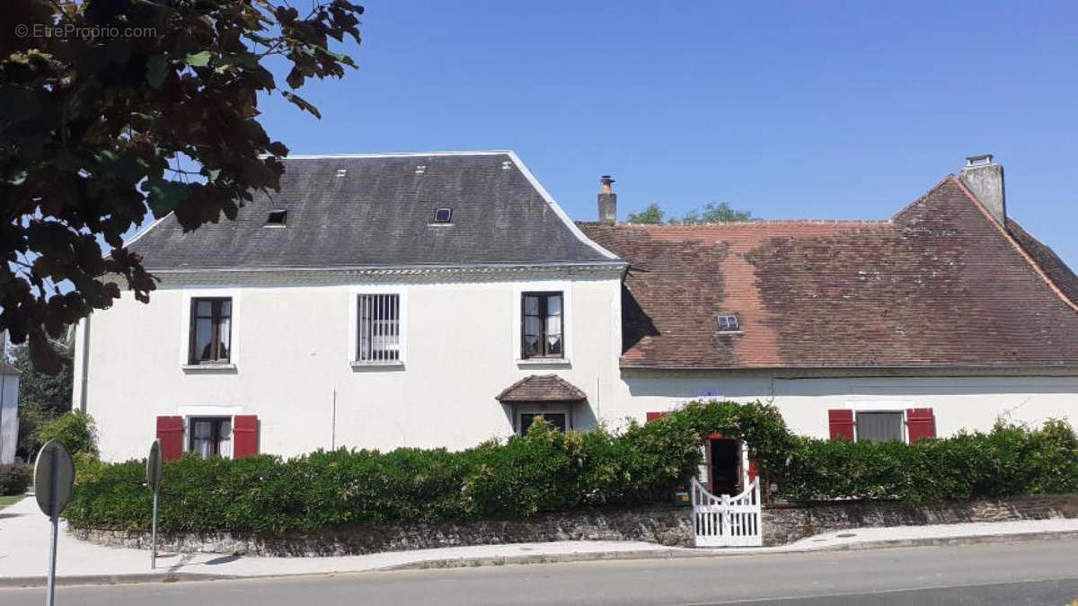 La Maison - Maison à SAINT-PRIEST-LES-FOUGERES