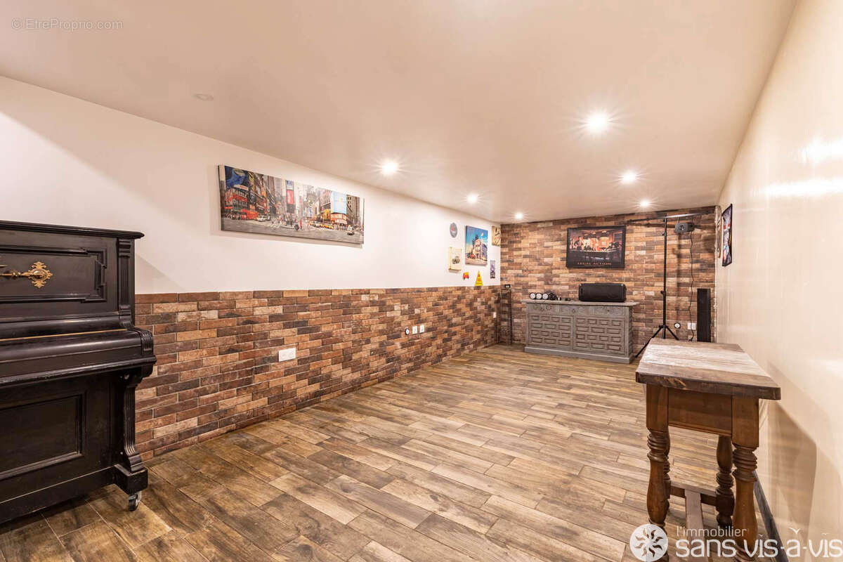 Maison à VERRIERES-LE-BUISSON