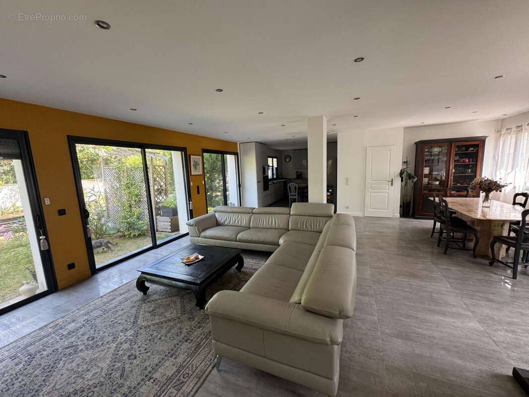 Maison à VERRIERES-LE-BUISSON