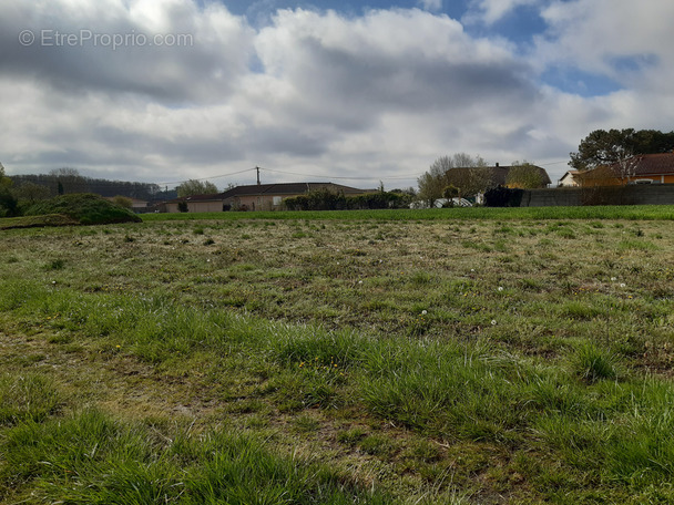 Terrain à TOSTAT