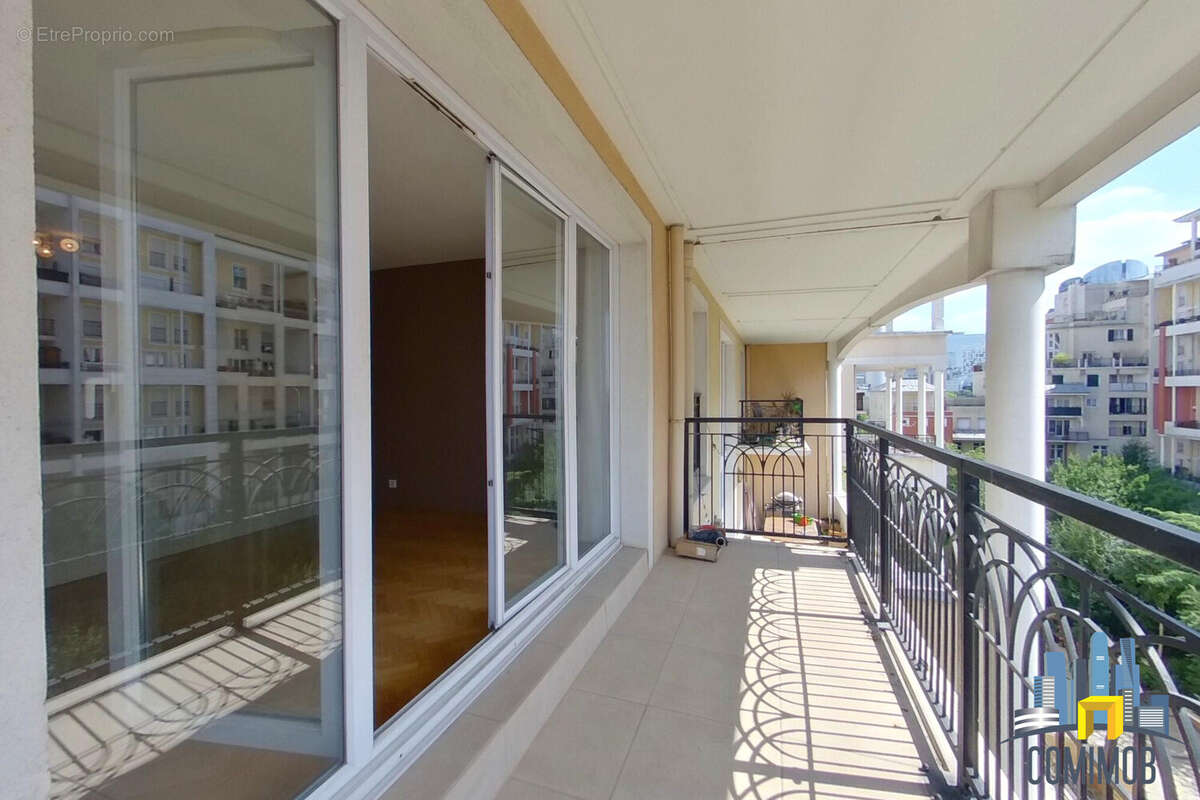 Appartement à COURBEVOIE