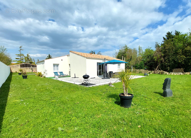 Maison à SAINTE-RADEGONDE-DES-NOYERS