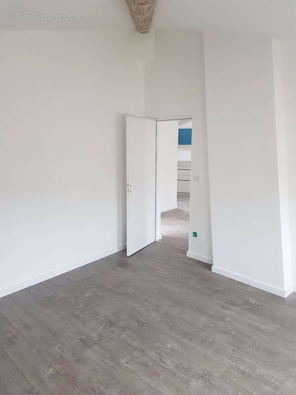 Appartement à VALREAS