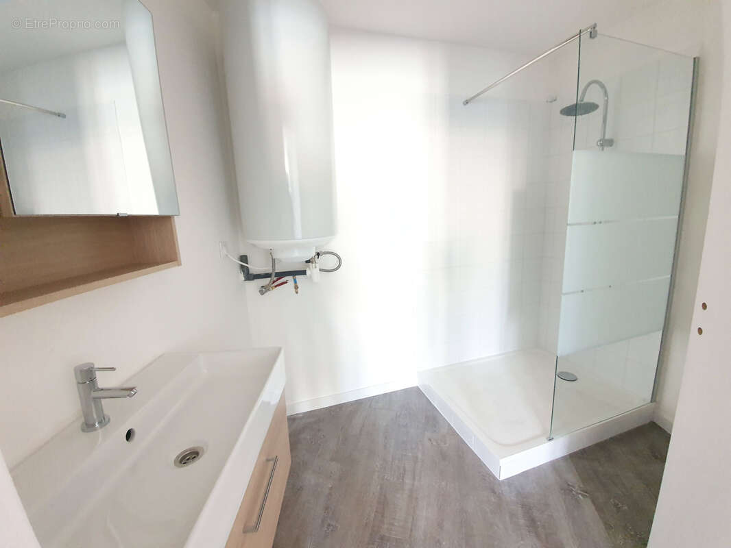 Appartement à VALREAS