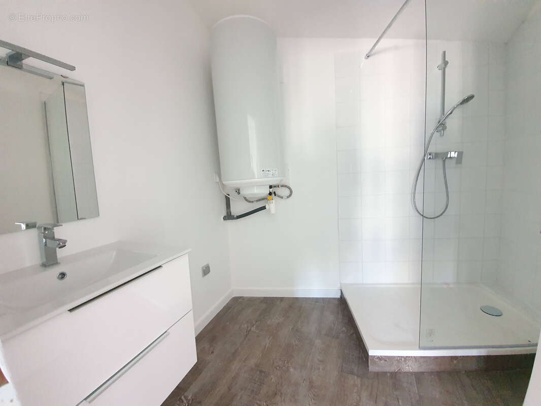 Appartement à VALREAS