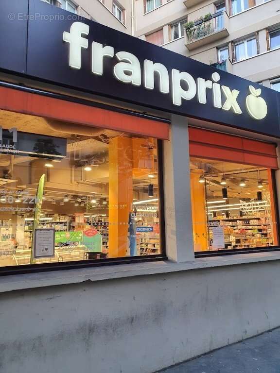 Commerce à PARIS-10E